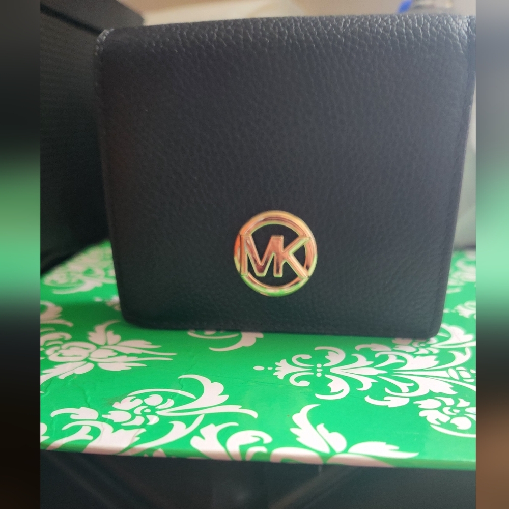 Michael Kors Fulton Leather Bifold Wallet EUC - Picture 9 of 13